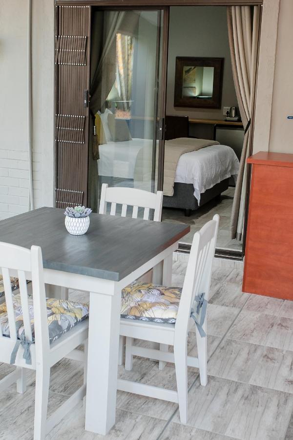 Vinique Guesthouse Mbombela Bagian luar foto