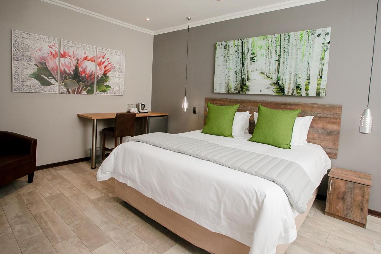 Vinique Guesthouse Mbombela Bagian luar foto