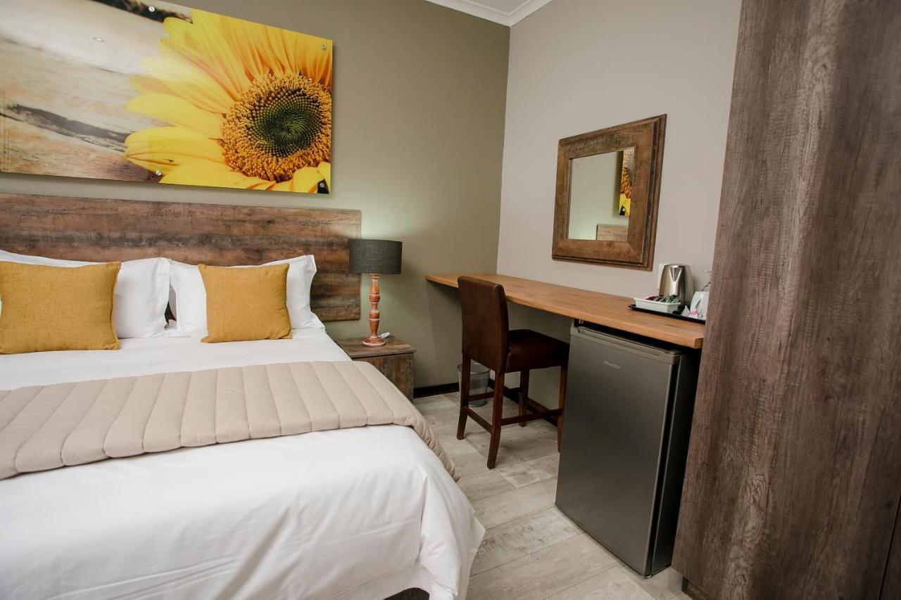 Vinique Guesthouse Mbombela Bagian luar foto