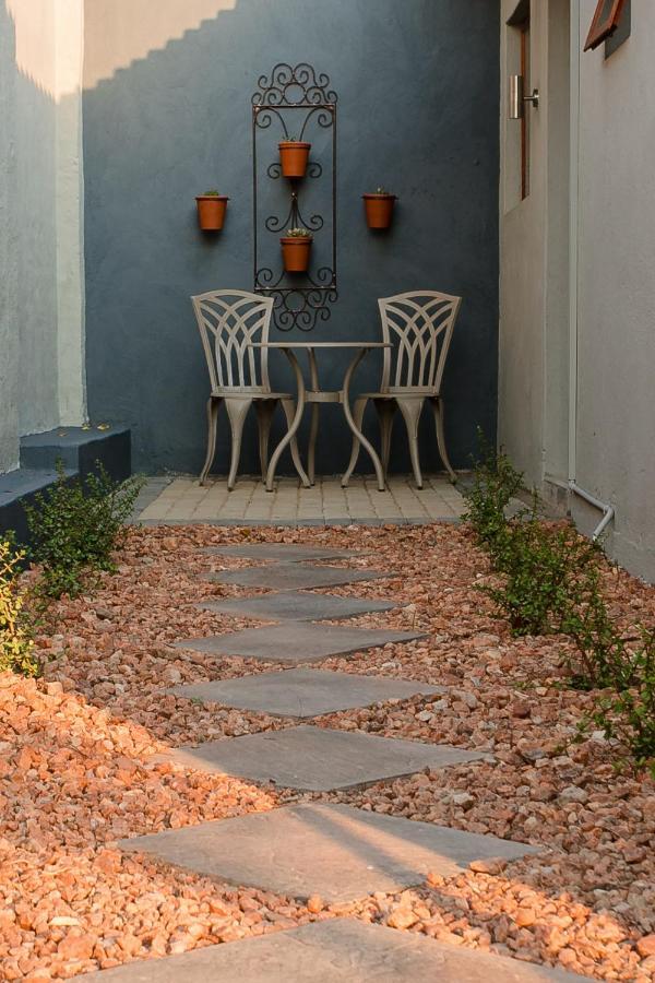 Vinique Guesthouse Mbombela Bagian luar foto