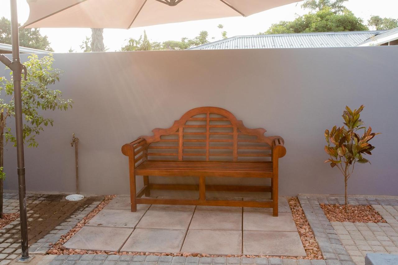 Vinique Guesthouse Mbombela Bagian luar foto
