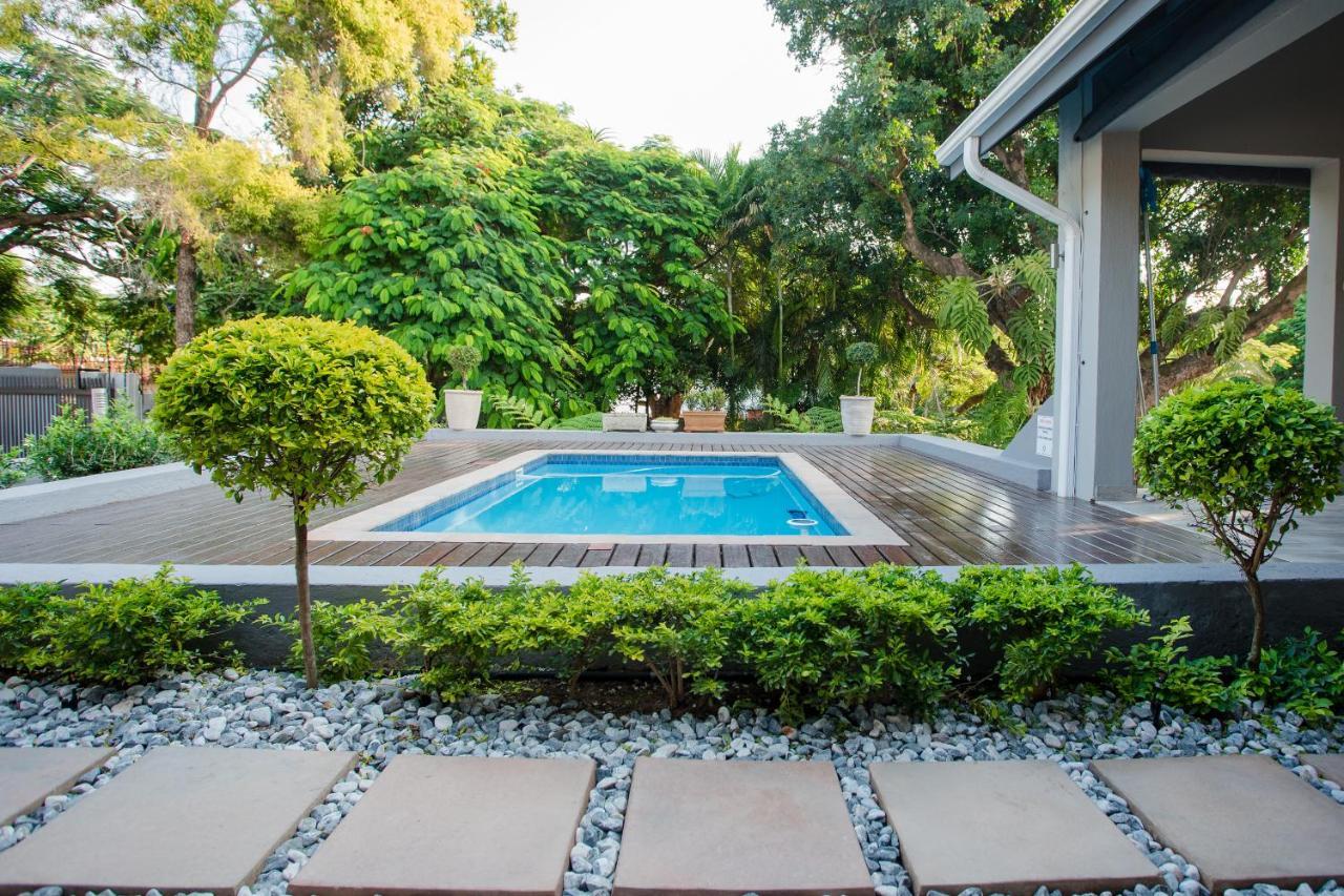Vinique Guesthouse Mbombela Bagian luar foto