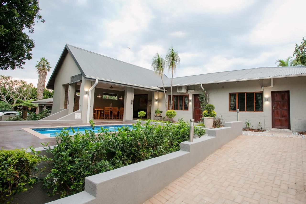 Vinique Guesthouse Mbombela Bagian luar foto
