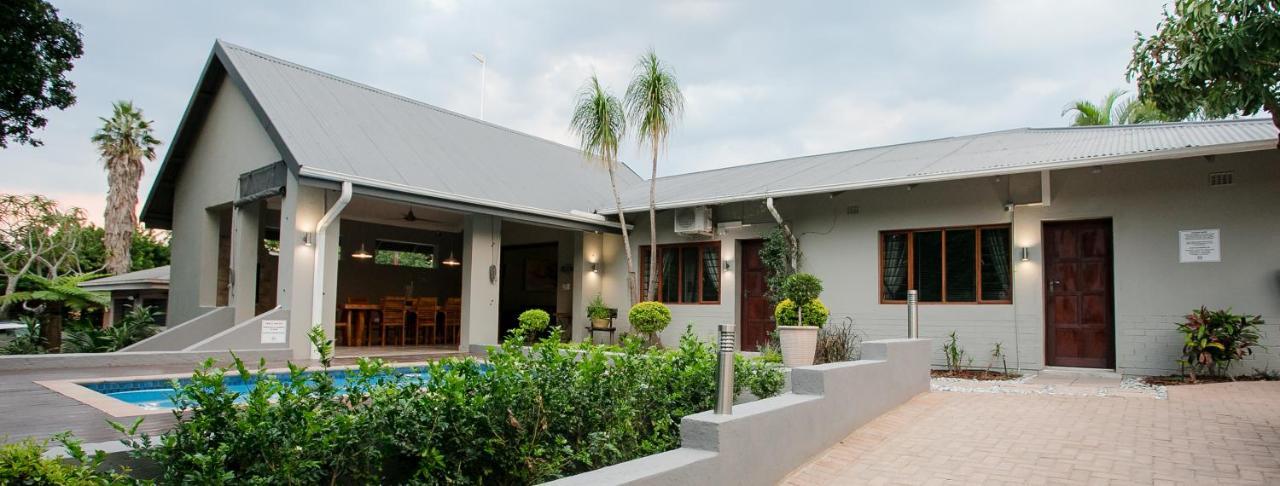 Vinique Guesthouse Mbombela Bagian luar foto