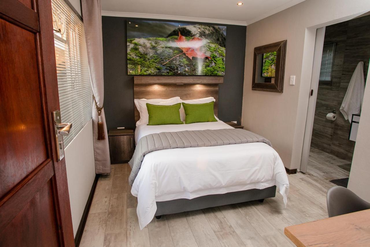 Vinique Guesthouse Mbombela Bagian luar foto